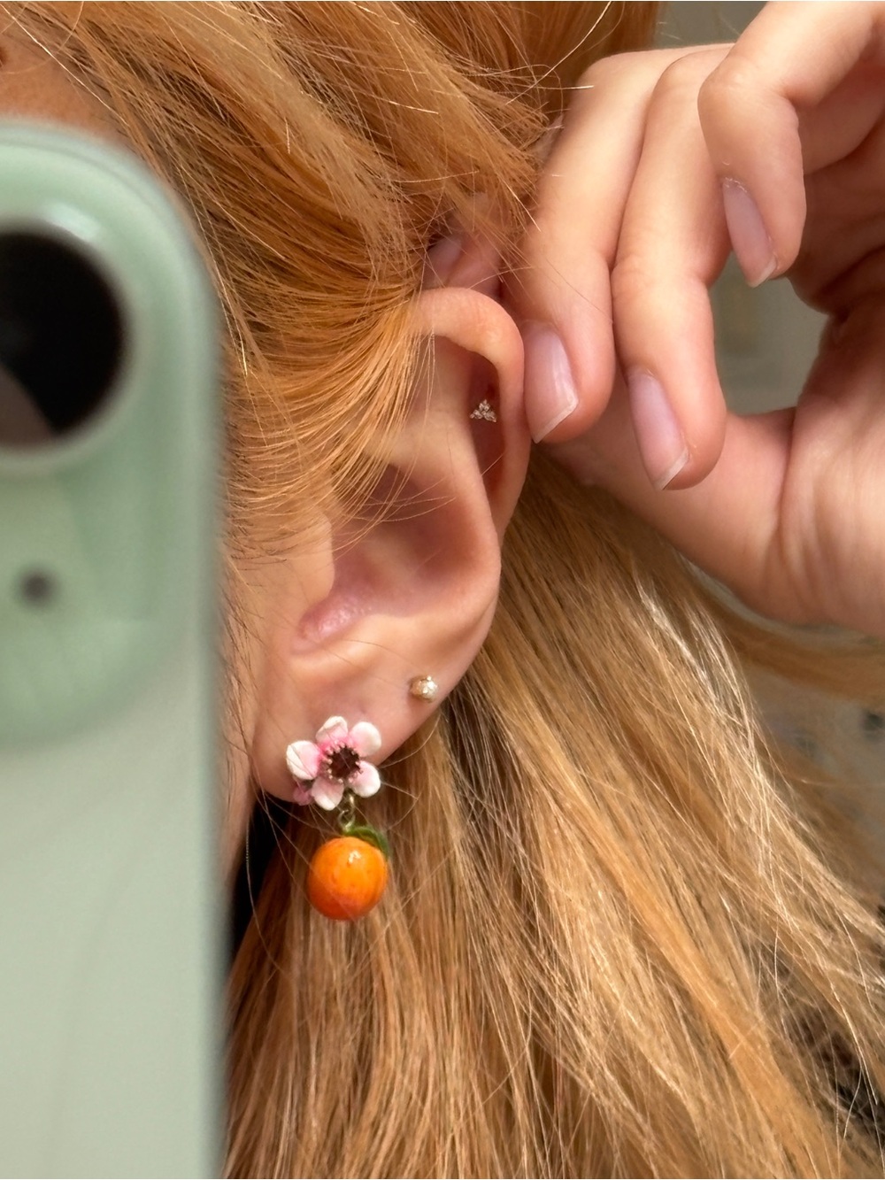 LES NÉREÍDES flower and apricot earrings